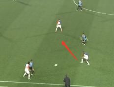 IM体育下载-热那亚球员前插突破，协助球队得分的简单介绍