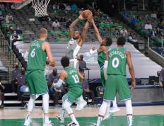 IM体育官网-深圳队完胜快船，东契奇带队取胜