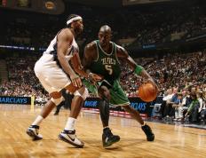 IM体育官网-绝杀！广厦压哨三分终结森林狼，西决生死战载入史册