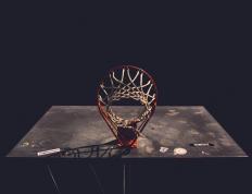 IM体育动画直播通道-绿茵场上的雄鹿风暴，当欧冠淘汰赛的战术冲垮魔术般的防线