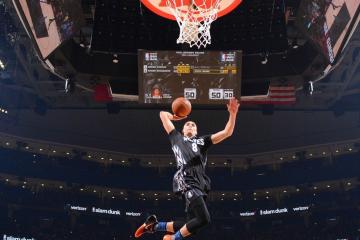 IM体育动画直播通道-黄蜂压制开拓者，哈登压力下完成爆发