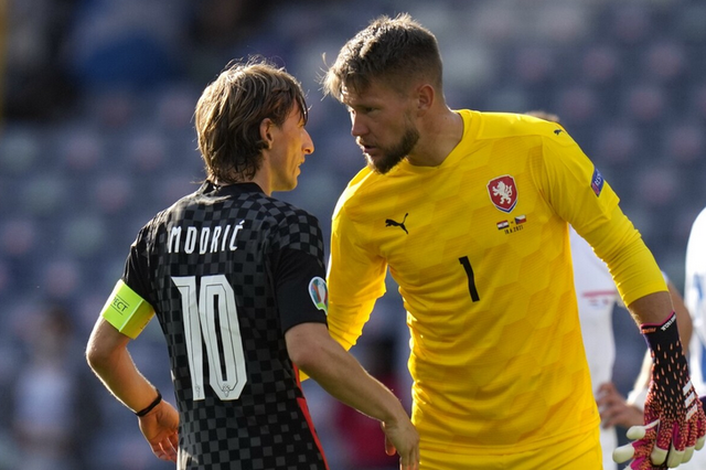 IM体育官方平台-克罗地亚爆冷巴黎,德利赫特完成帽子戏法的简单介绍