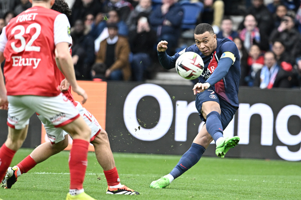 IM体育社区互动入口-巴黎圣日耳曼客场遭遇阻击,战平兰斯的简单介绍