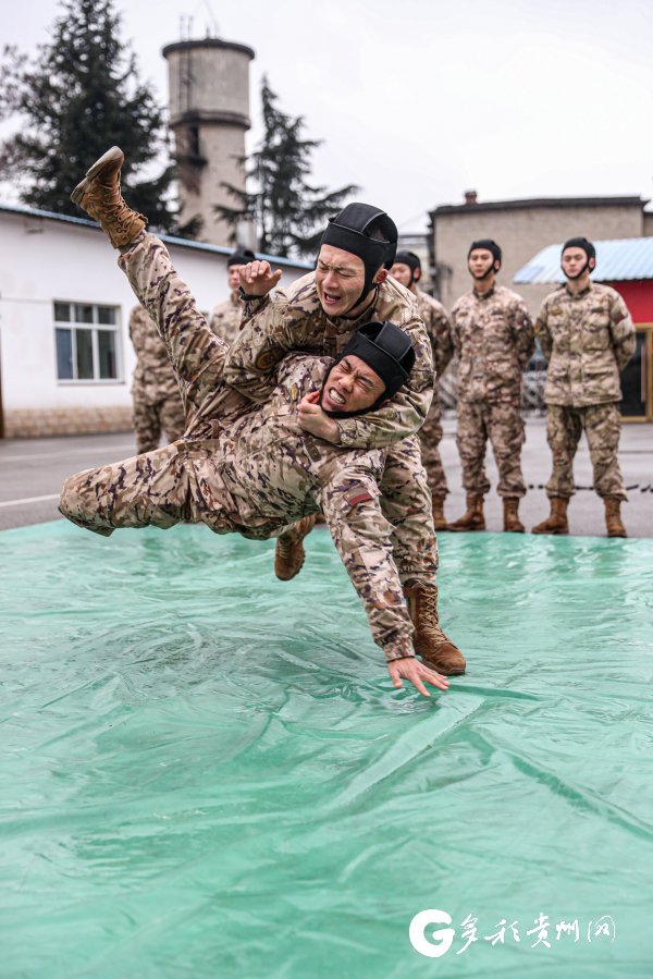 IM体育官网-队员们在比赛中奋力拼搏,不畏强敌