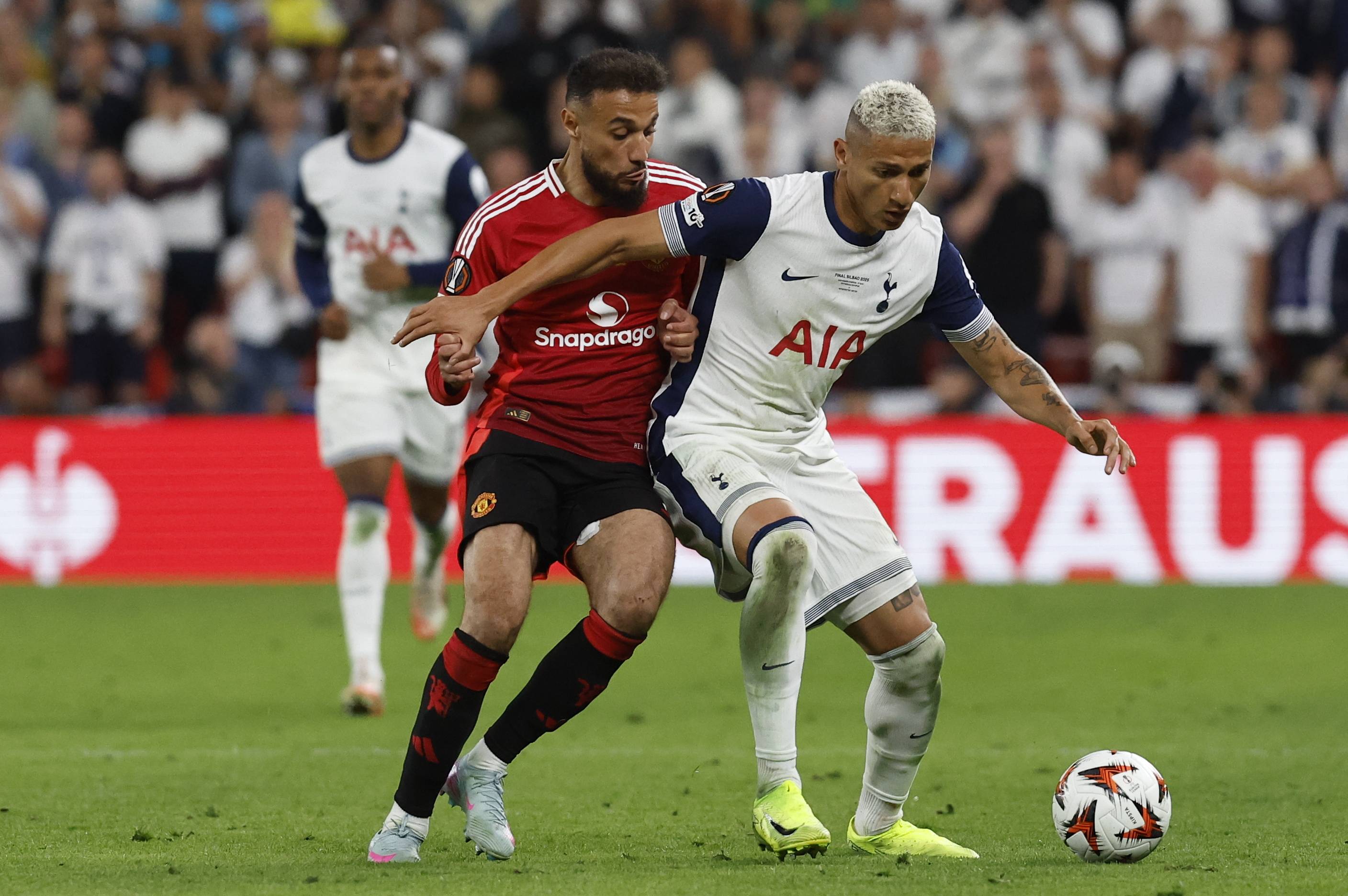 IM体育-包含热刺攻防俱佳,取得客场三连胜的词条