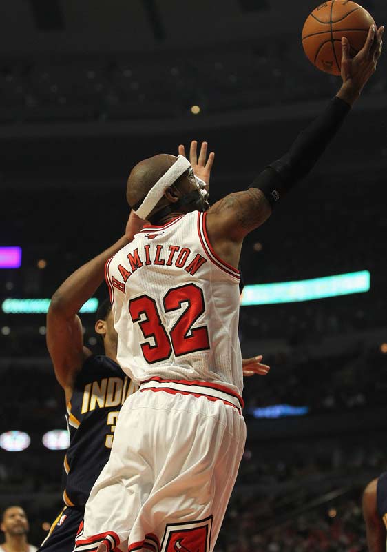 IM体育app-步行者逆转热火,汉密尔顿送出助攻的简单介绍