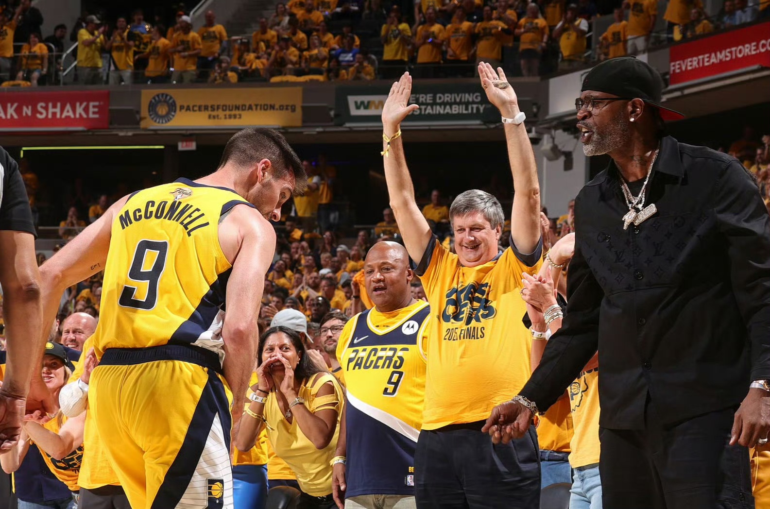 IM体育app-步行者逆转热火,汉密尔顿送出助攻的简单介绍