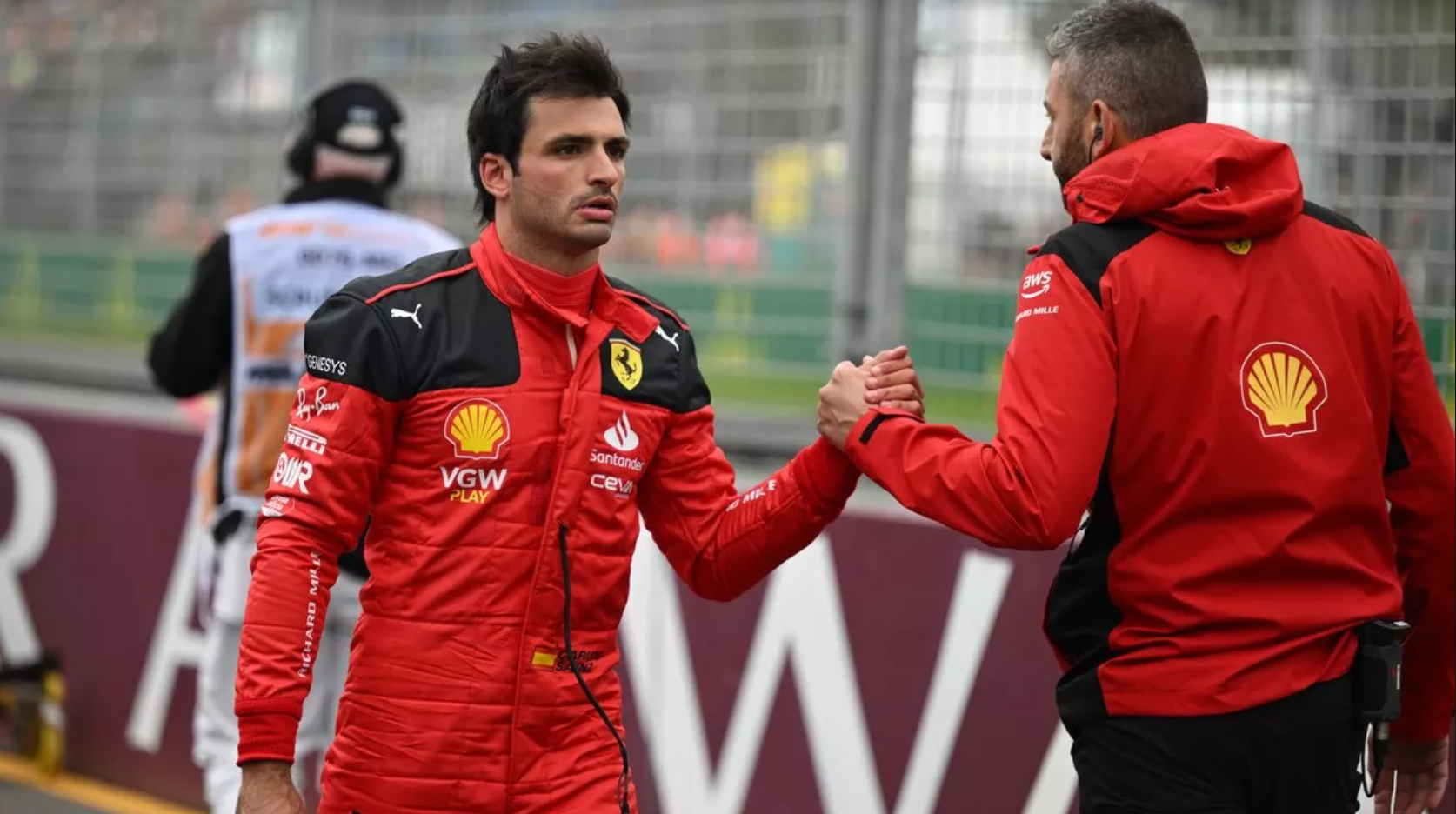 IM体育app-包含哈斯车队险胜梅赛德斯，塞恩斯高光表现的词条