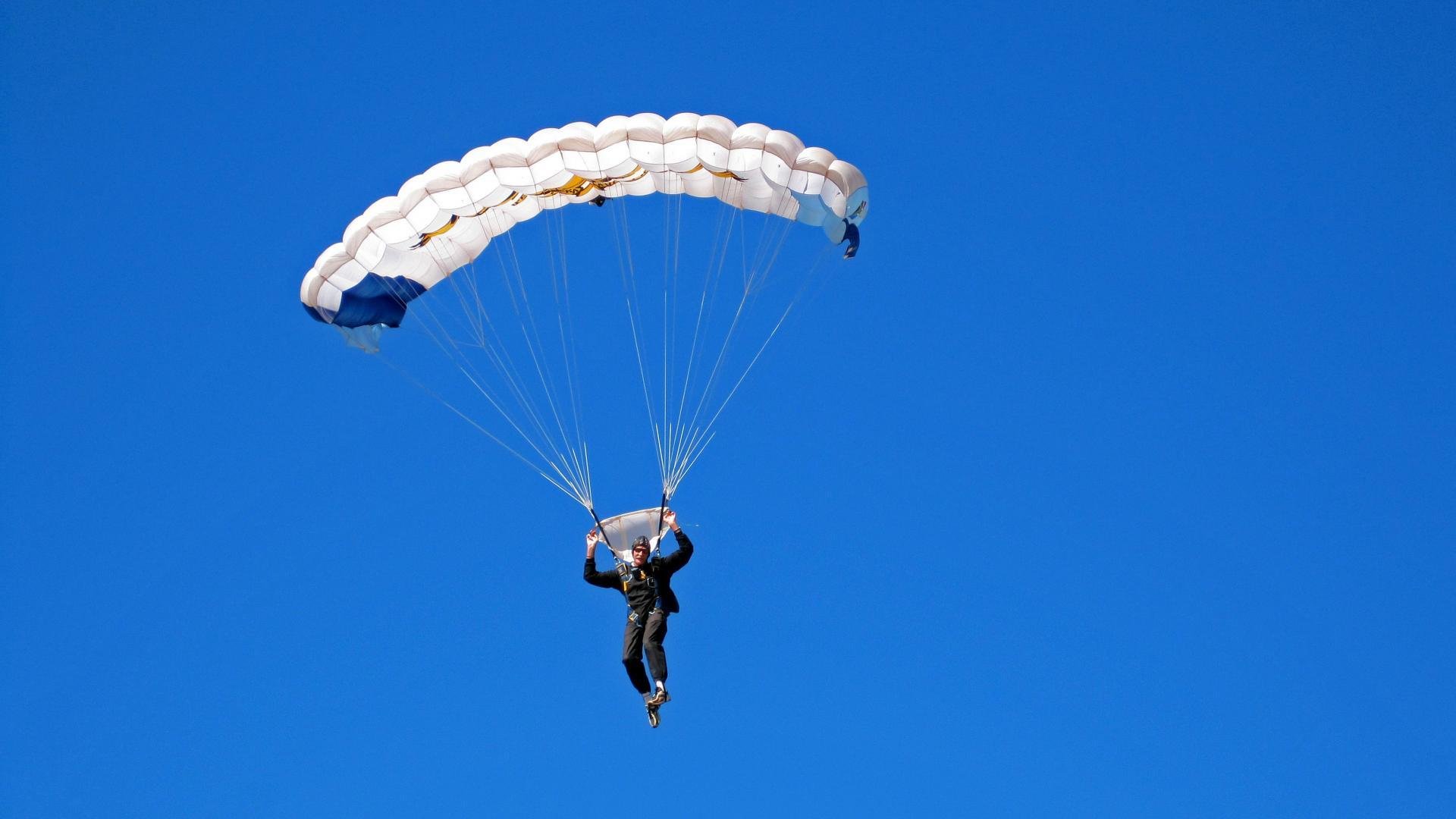 IM体育app-双线高光，许昕的乒乓艺术与波兰足球的团队胜利